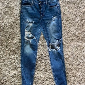 Distressed hi rise jegging